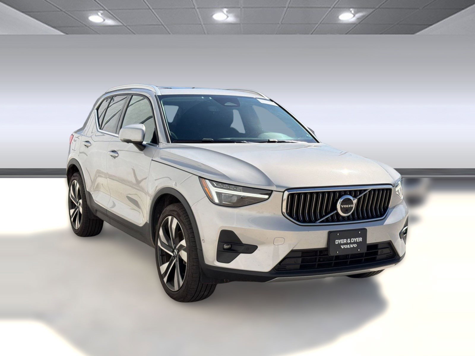 Certified 2023 Volvo XC40 B5 Ultimate w/ Protection Package Premier image 7