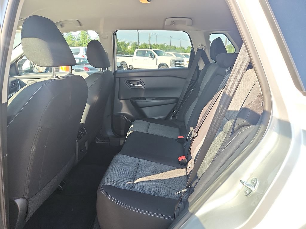 Used 2025 Nissan Rogue SV FWD image 10