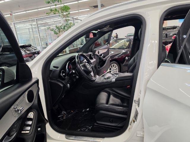 Used 2019 Mercedes-Benz GLC 300 4MATIC w/ Premium Package image 32