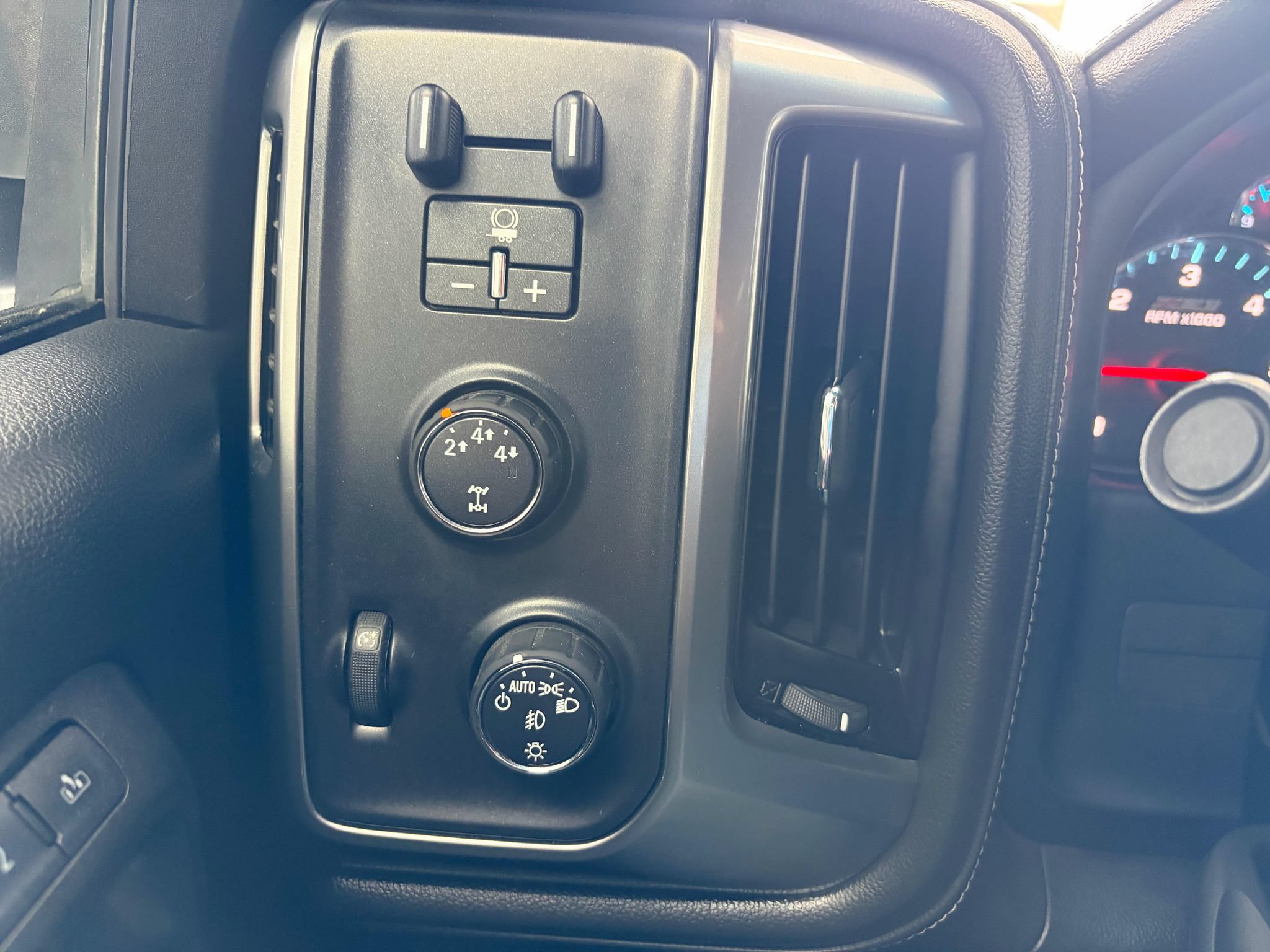 Used 2016 Chevrolet Silverado 3500 LTZ w/ Z71 Package, Off-Road AWD/4WD image 15