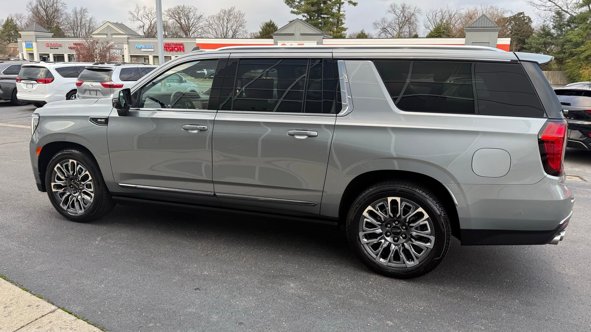 Used 2024 GMC Yukon XL Denali Ultimate image 7