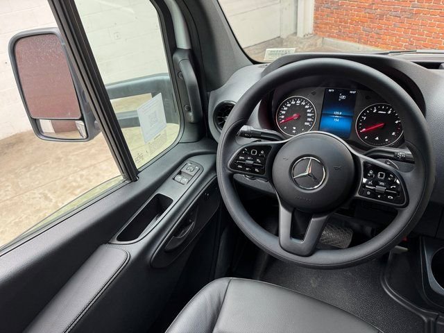 Used 2024 Mercedes-Benz Sprinter 4500 image 6