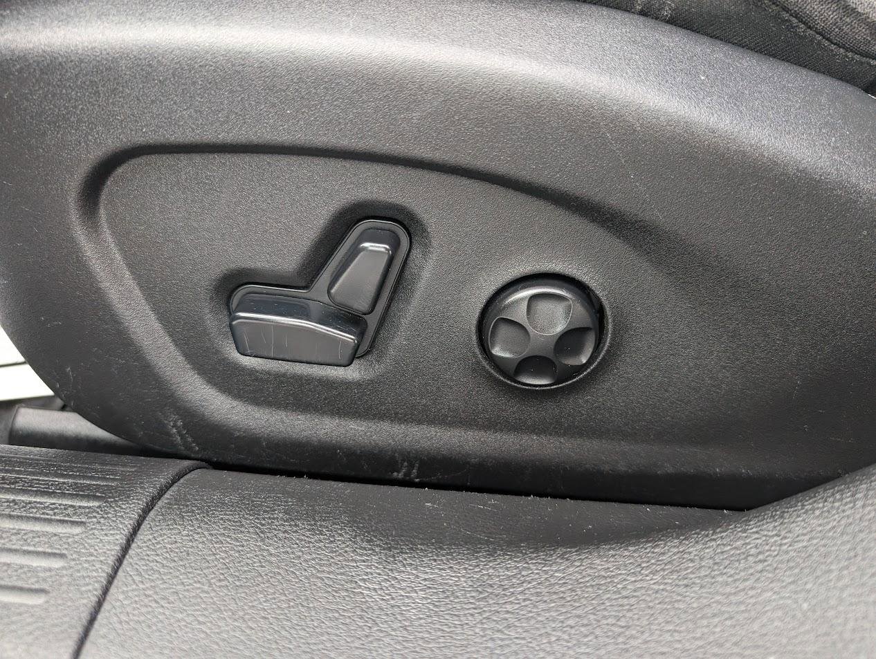 Used 2015 Chrysler 200 Limited w/ Convenience Group image 33