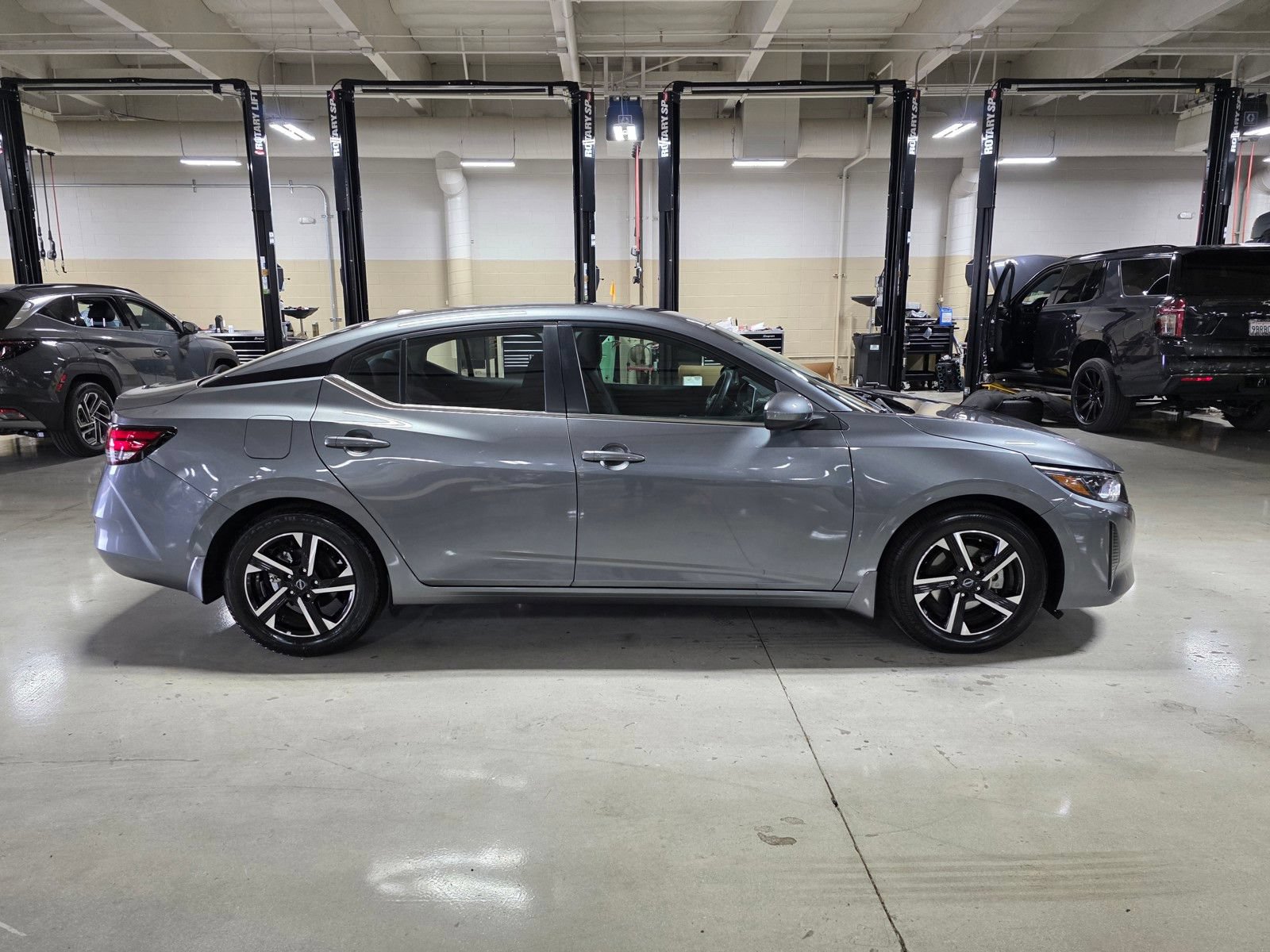 Used 2024 Nissan Sentra SV FWD image 8