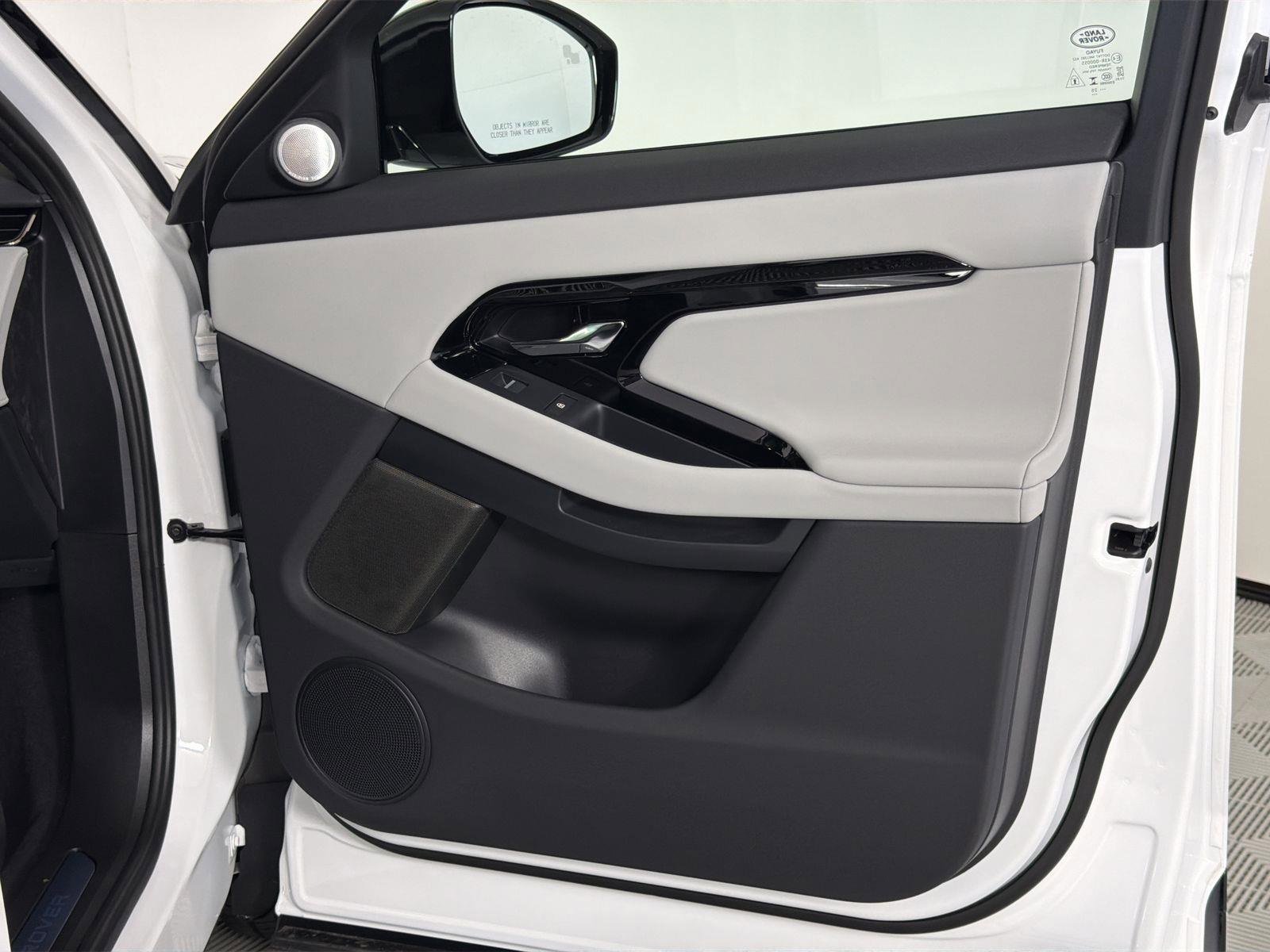 New 2026 Land Rover Range Rover Evoque Dynamic SE image 32