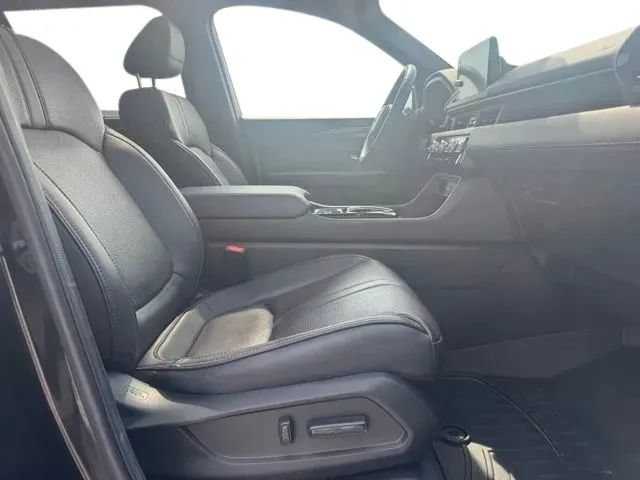 Used 2025 Honda Pilot Black Edition image 14