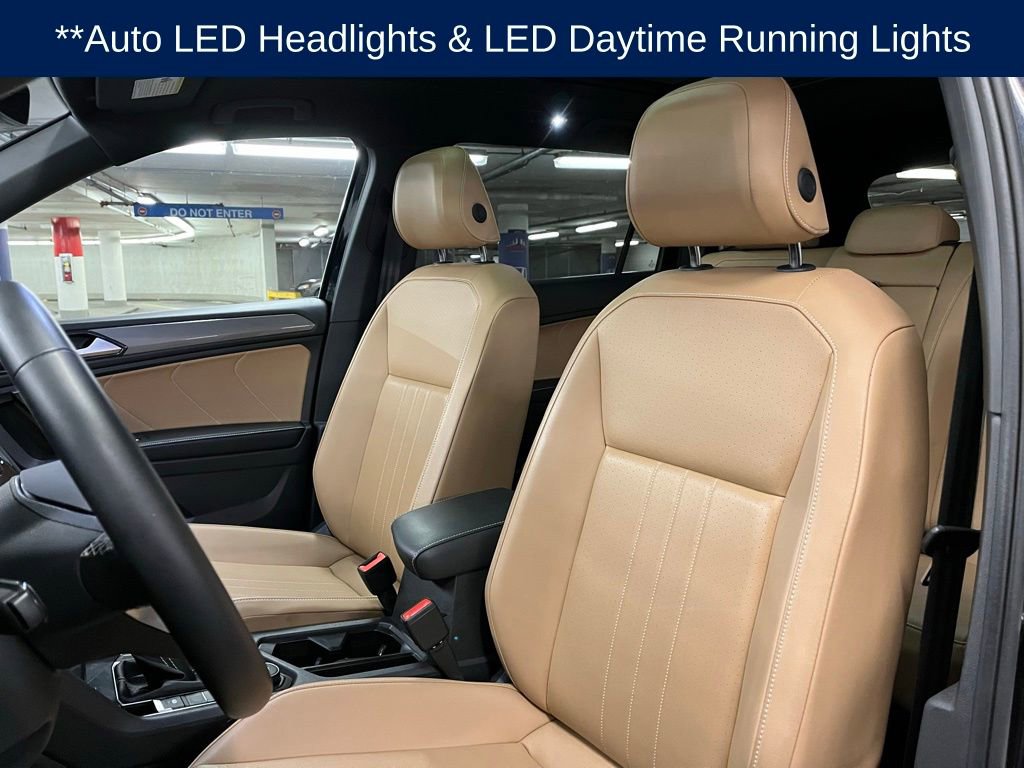 Used 2024 Volkswagen Tiguan SE w/ Panoramic Sunroof Package image 17