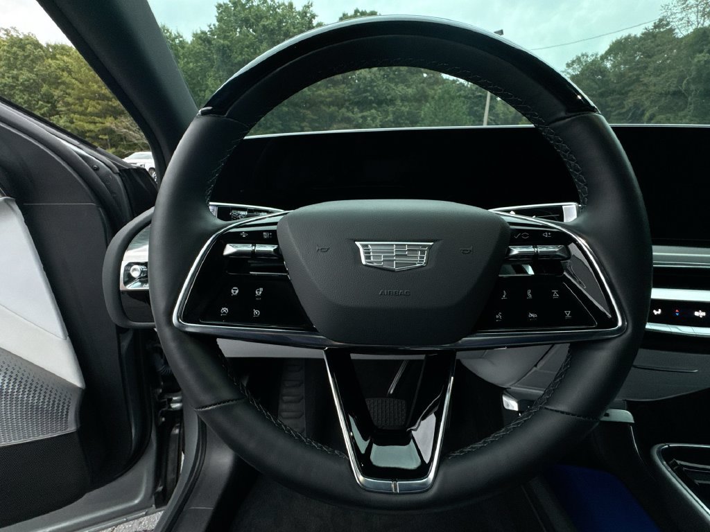 Used 2024 Cadillac Lyriq Luxury RWD image 16