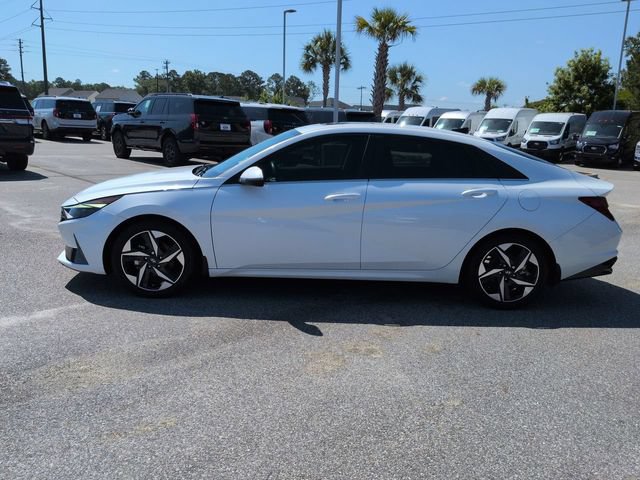 Used 2022 Hyundai Elantra Limited w/ Preferred Accessory Package FWD image 7