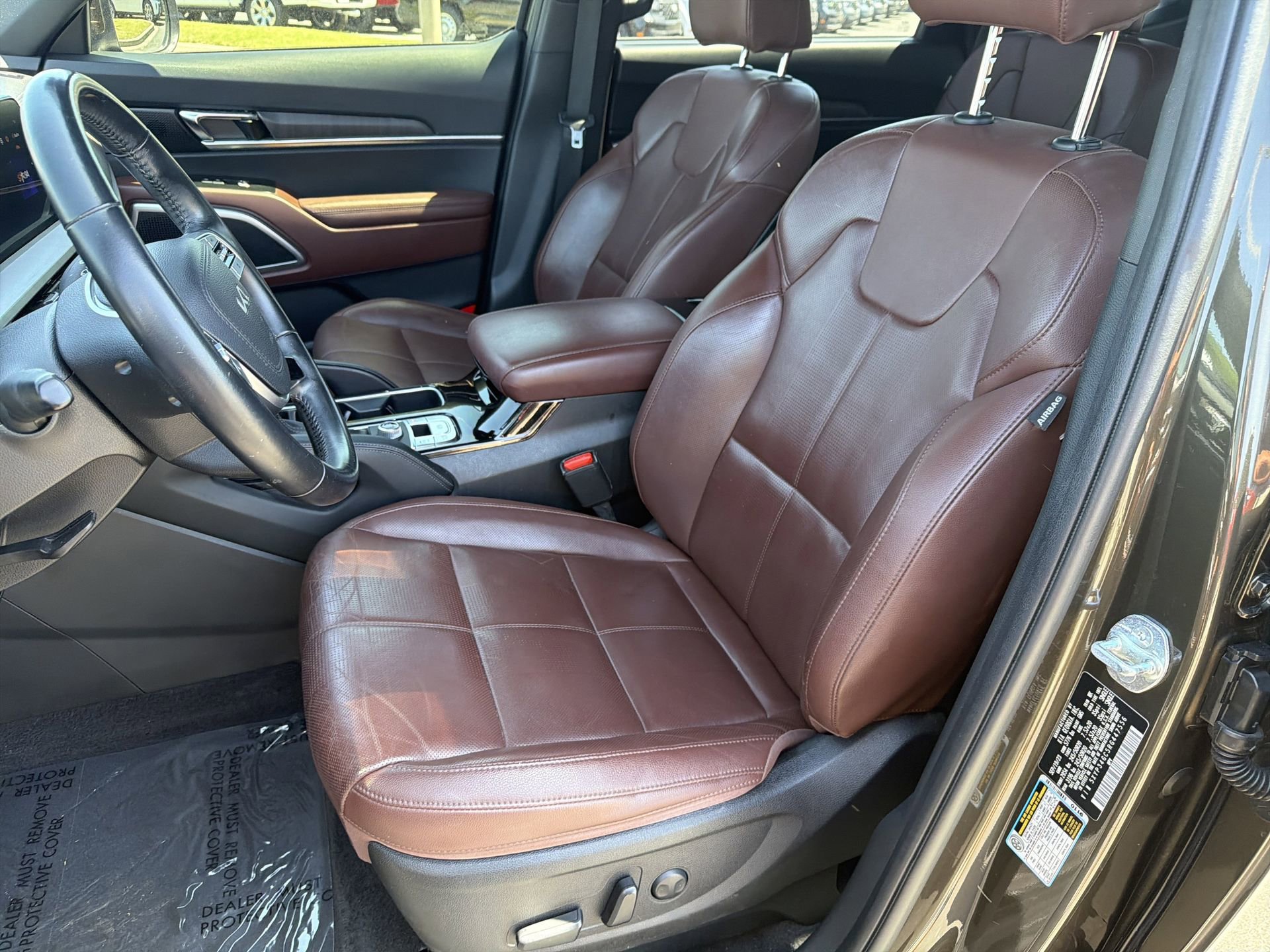 Used 2024 Kia Telluride EX w/ EX Captain's Chair Package FWD image 20