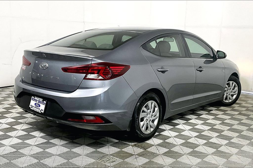 Used 2019 Hyundai Elantra SE image 12