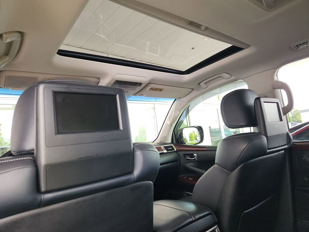 Used 2014 Lexus LX 570 4WD w/ Luxury Package image 25