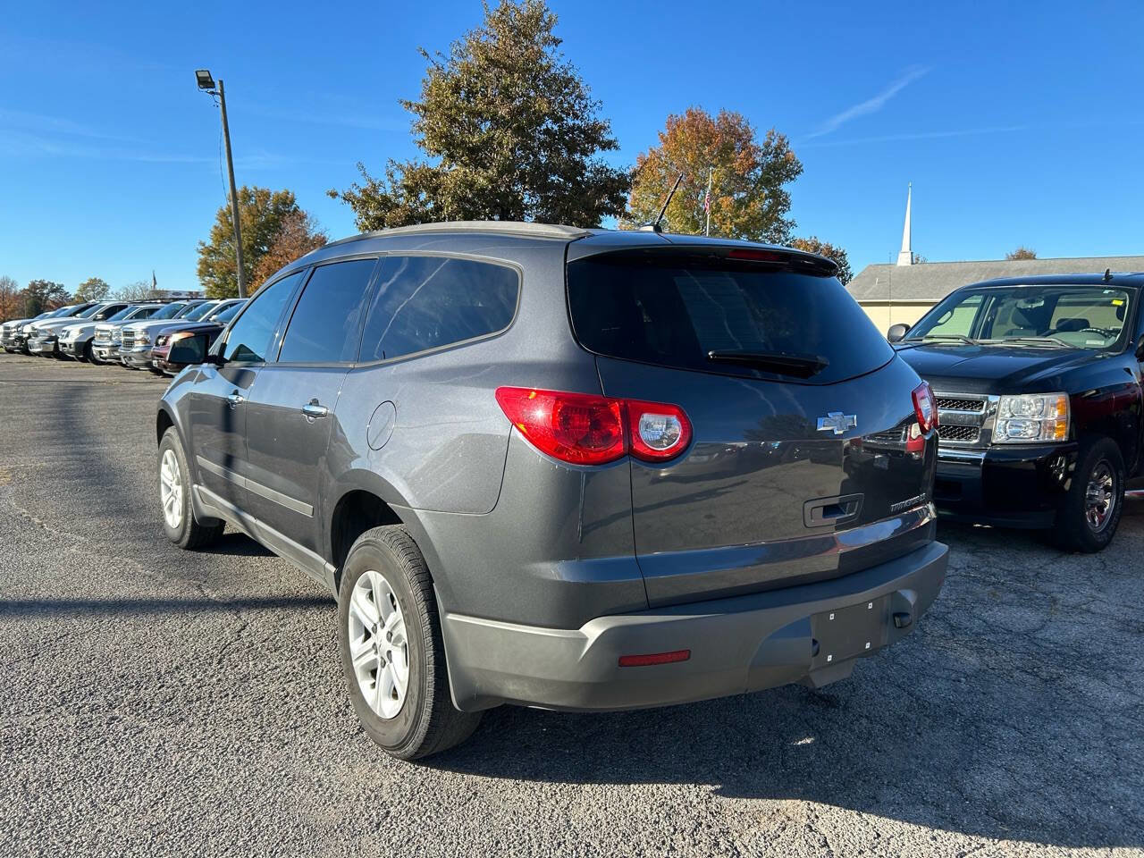 Used 2012 Chevrolet Traverse LS image 2