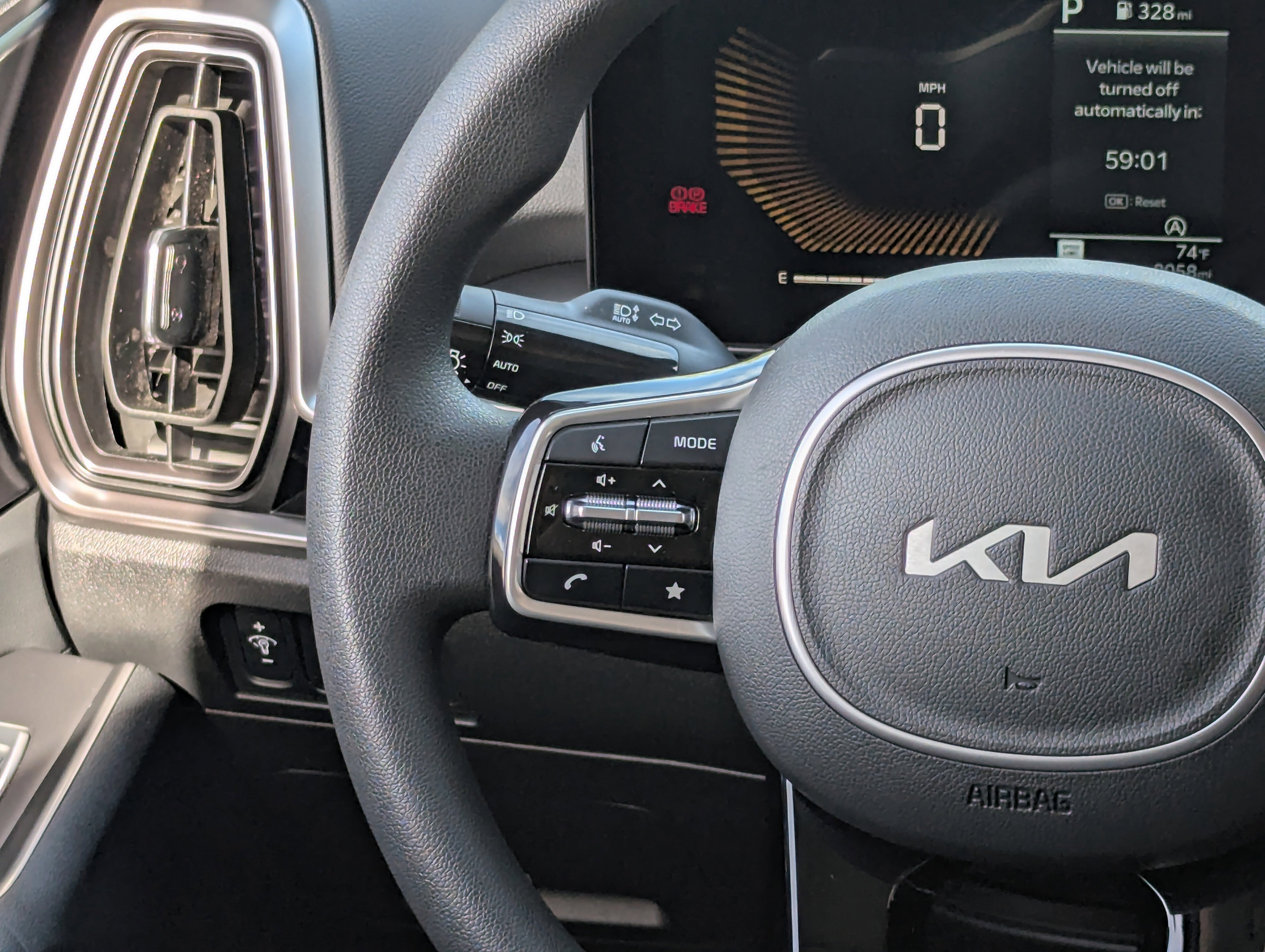 Certified 2025 Kia Sorento LX image 17