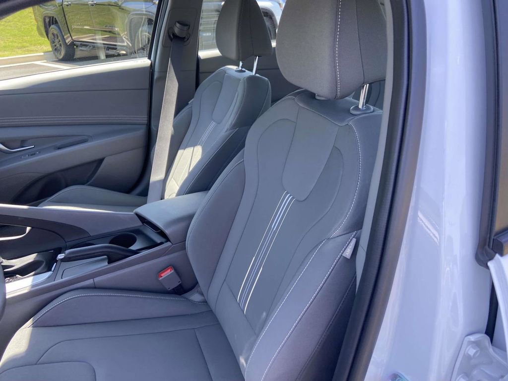 Used 2025 Hyundai Elantra Sport image 15