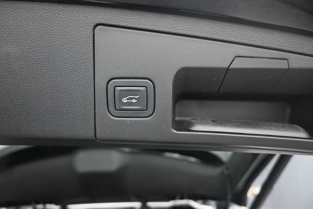 Used 2019 Cadillac XT4 Sport w/ LPO, Midnight Sport Package FWD image 25