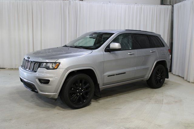 Used 2019 Jeep Grand Cherokee Altitude image 3