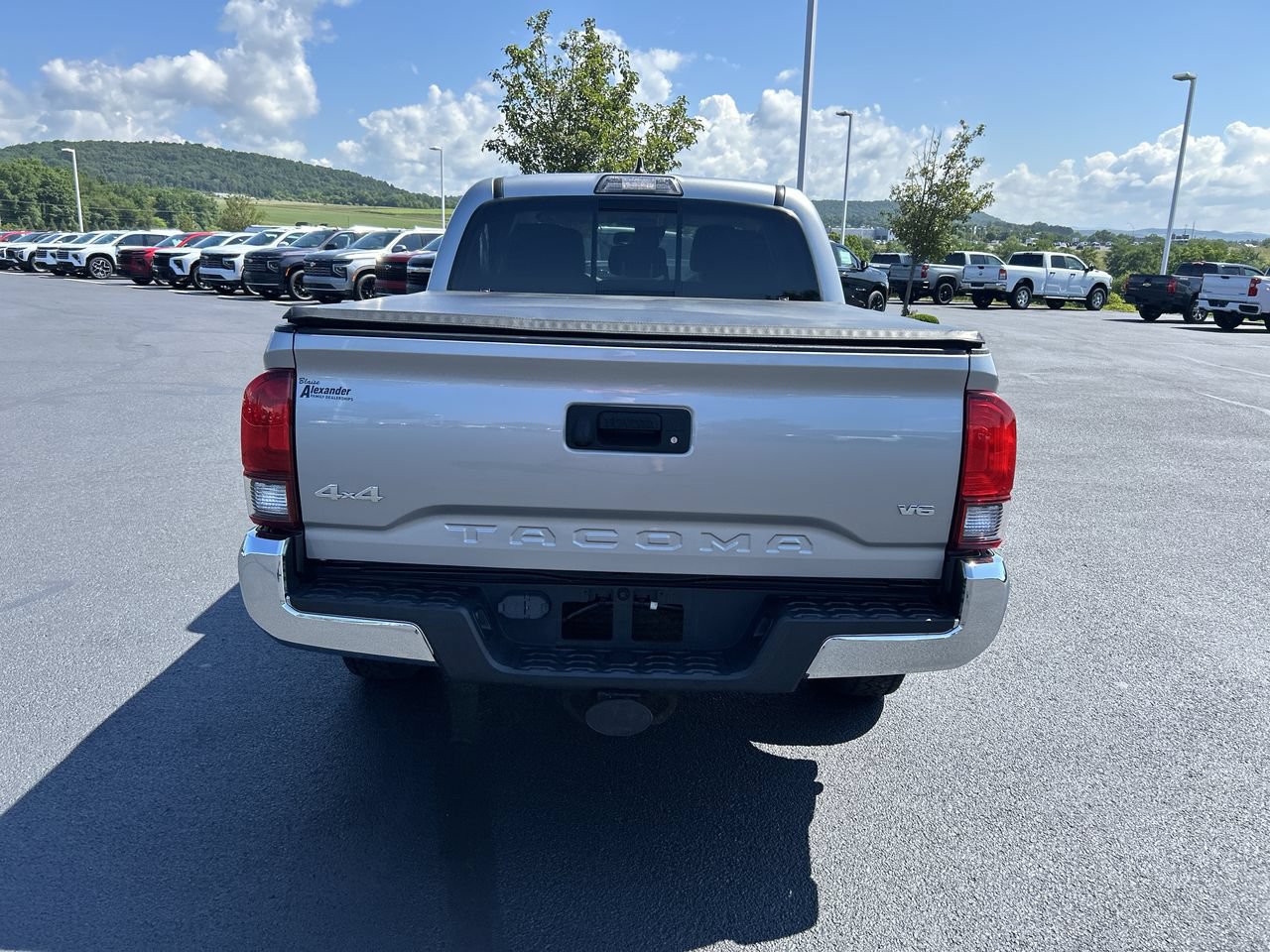 Used 2019 Toyota Tacoma SR5 AWD/4WD image 6