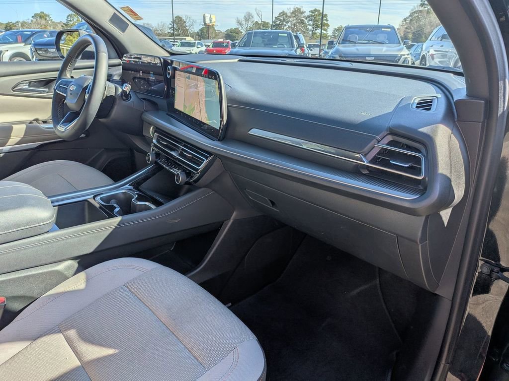 Certified 2025 Chevrolet Traverse LT image 32