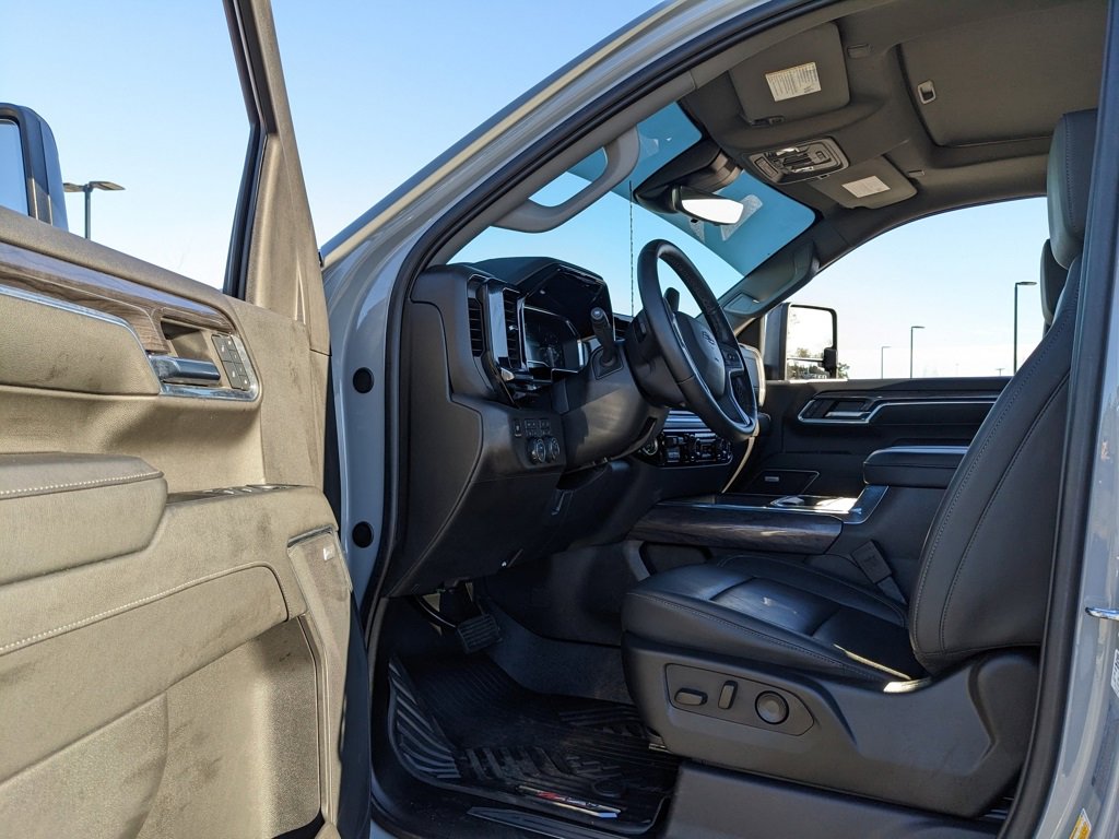 Used 2024 Chevrolet Silverado 2500 LTZ w/ LTZ Plus Package image 44