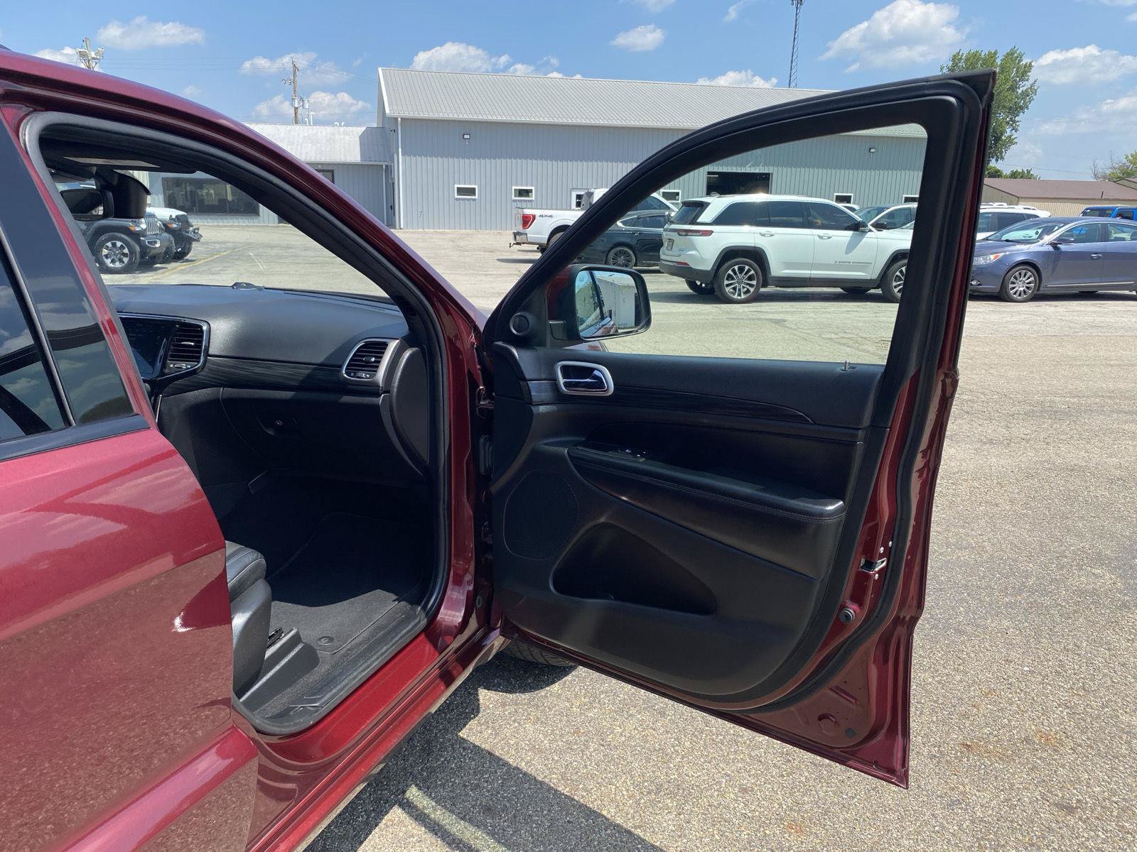 Used 2019 Jeep Grand Cherokee Altitude AWD/4WD image 39