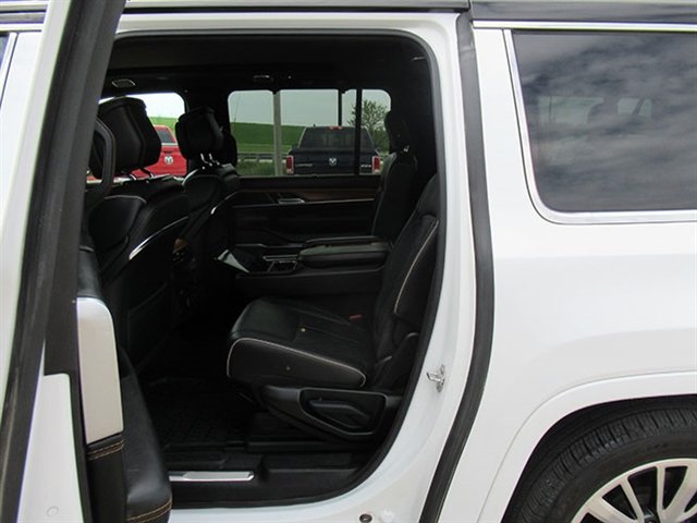 Used 2024 Jeep Grand Wagoneer L Series III AWD/4WD image 17