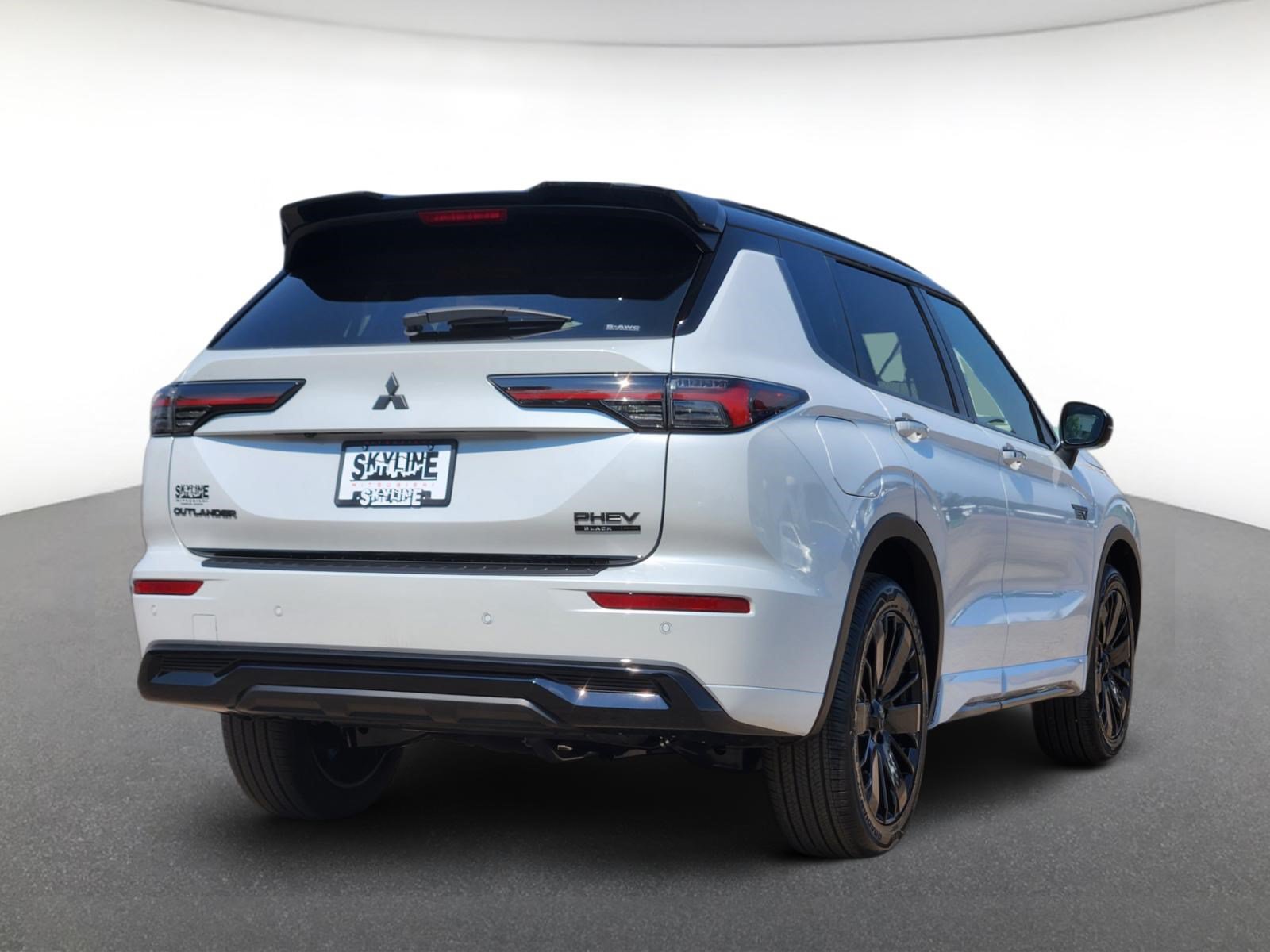 New 2026 Mitsubishi Outlander 4WD Plug-In Hybrid image 3
