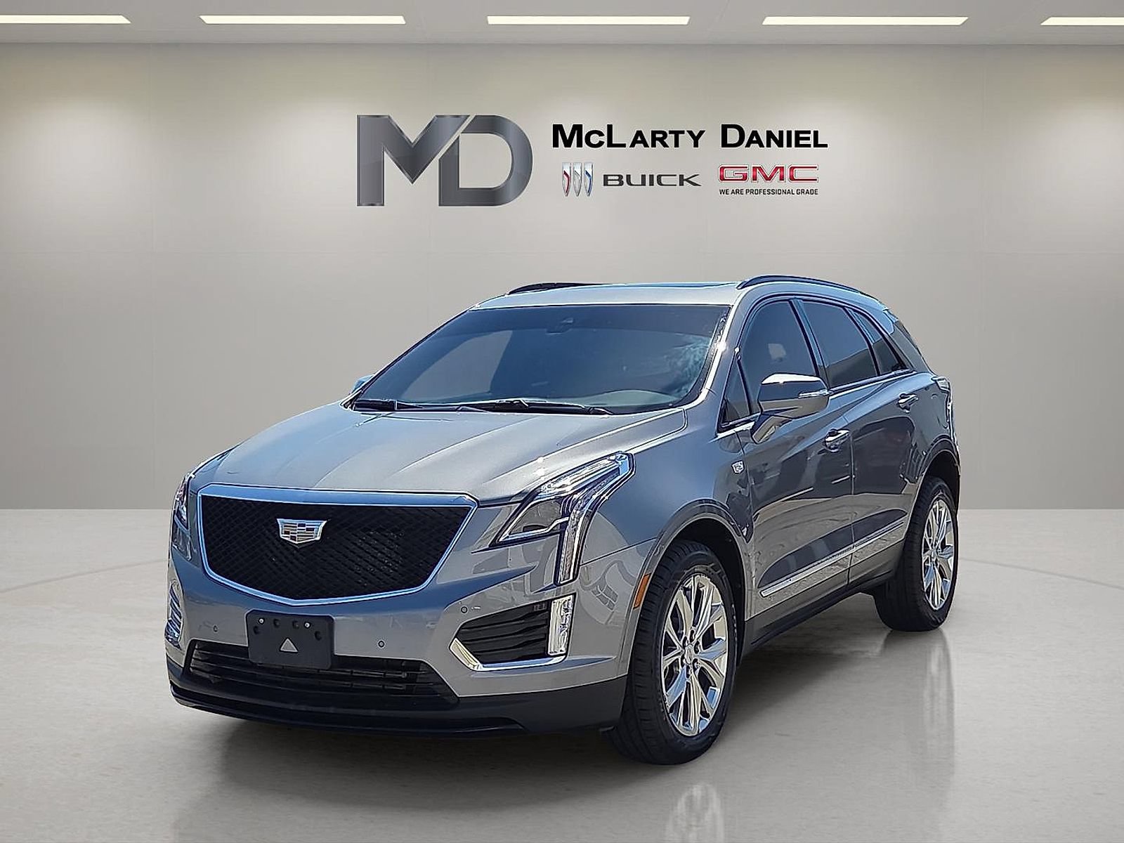 Certified 2021 Cadillac XT5 Sportv w/ LPO, Floor Liner Package AWD/4WD image 3