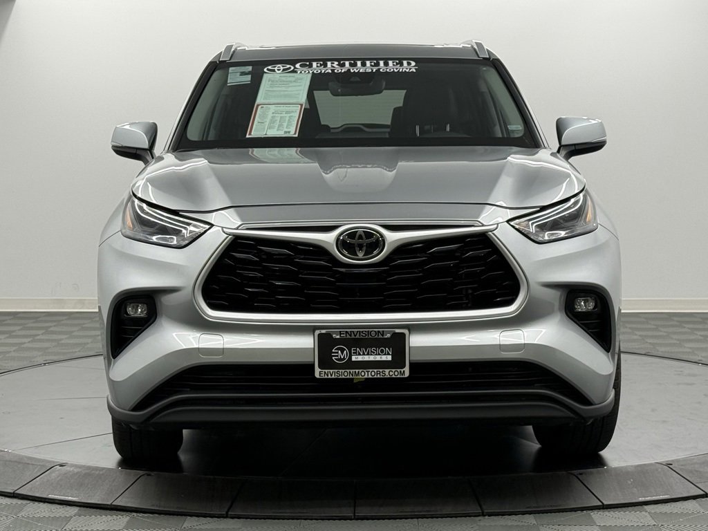 Used 2024 Toyota Highlander LE image 3