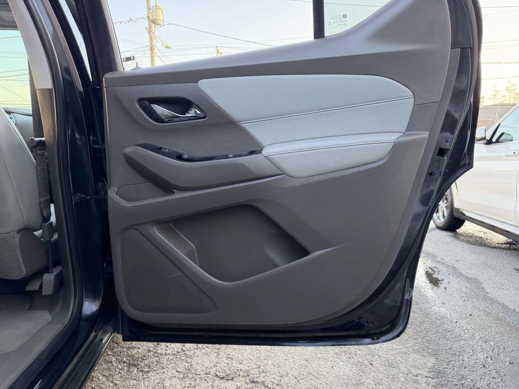 Used 2020 Chevrolet Traverse LT w/ Driver Confidence II Package image 18