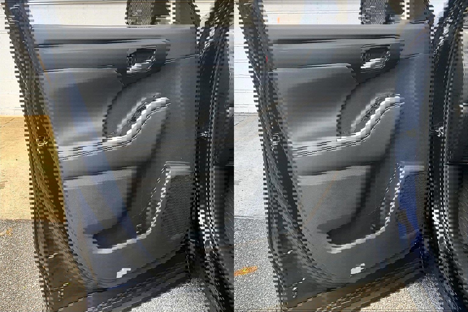 Used 2025 Toyota Highlander XLE image 28