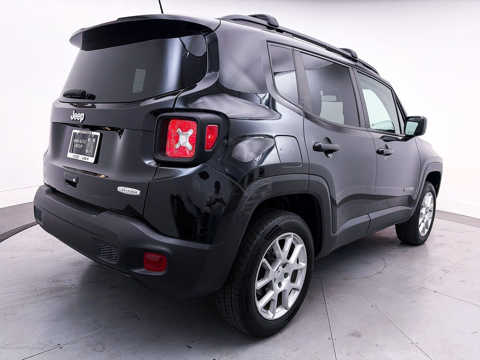 Used 2019 Jeep Renegade Latitude w/ Cold Weather Group image 10