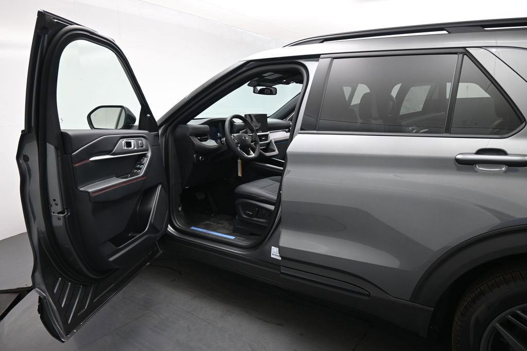 New 2026 Ford Explorer ST-Line w/ ST-Line Street Pack RWD image 8