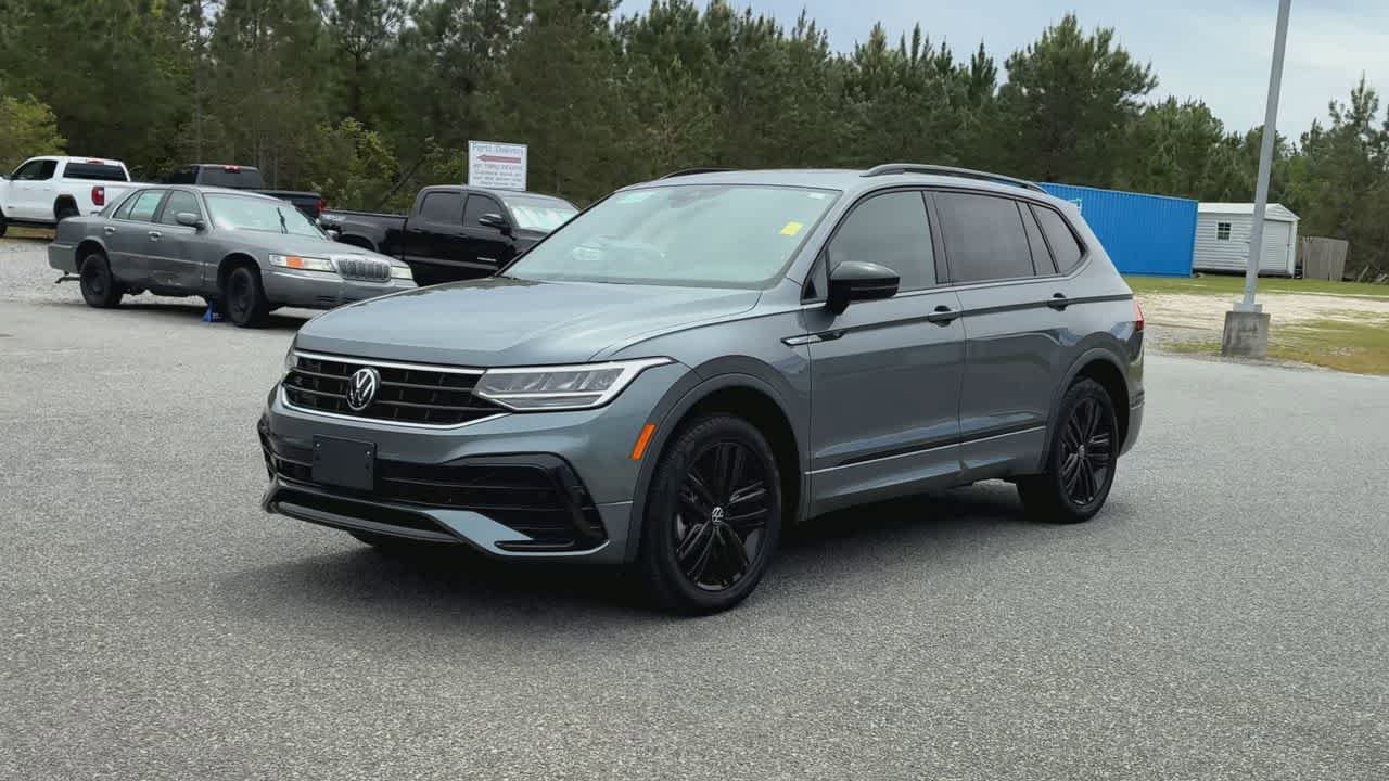 Used 2022 Volkswagen Tiguan SE R-Line image 4