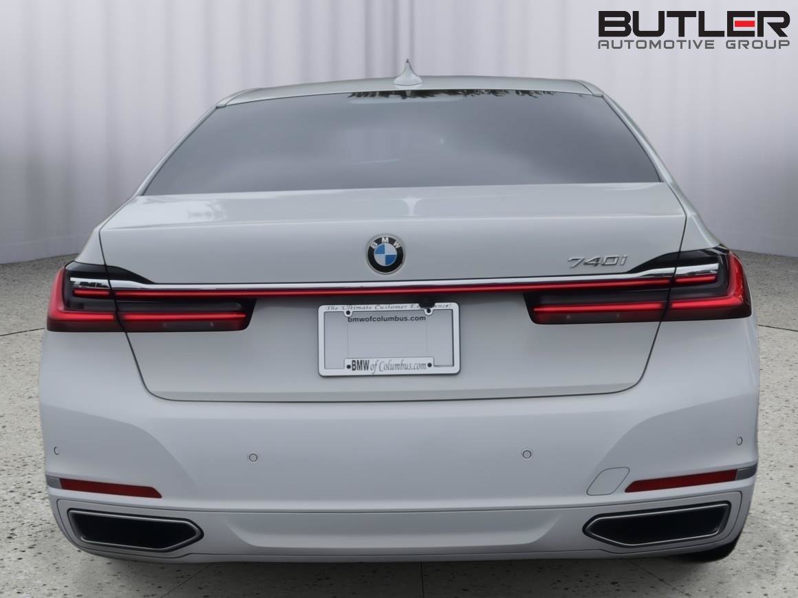 Used 2022 BMW 740i w/ Premium Package RWD image 5