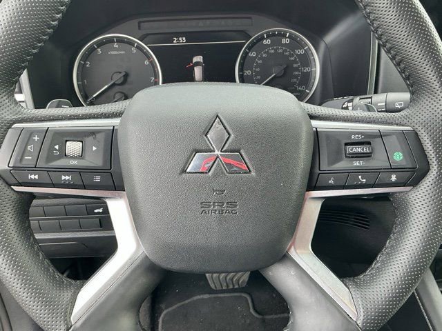 Used 2025 Mitsubishi Outlander SE image 24