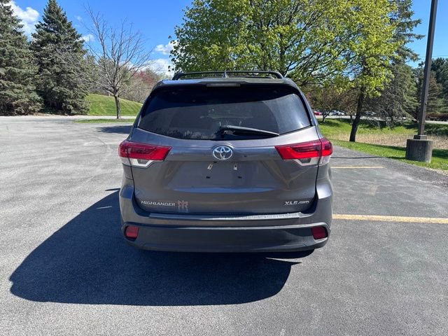 Used 2018 Toyota Highlander XLE AWD/4WD image 4