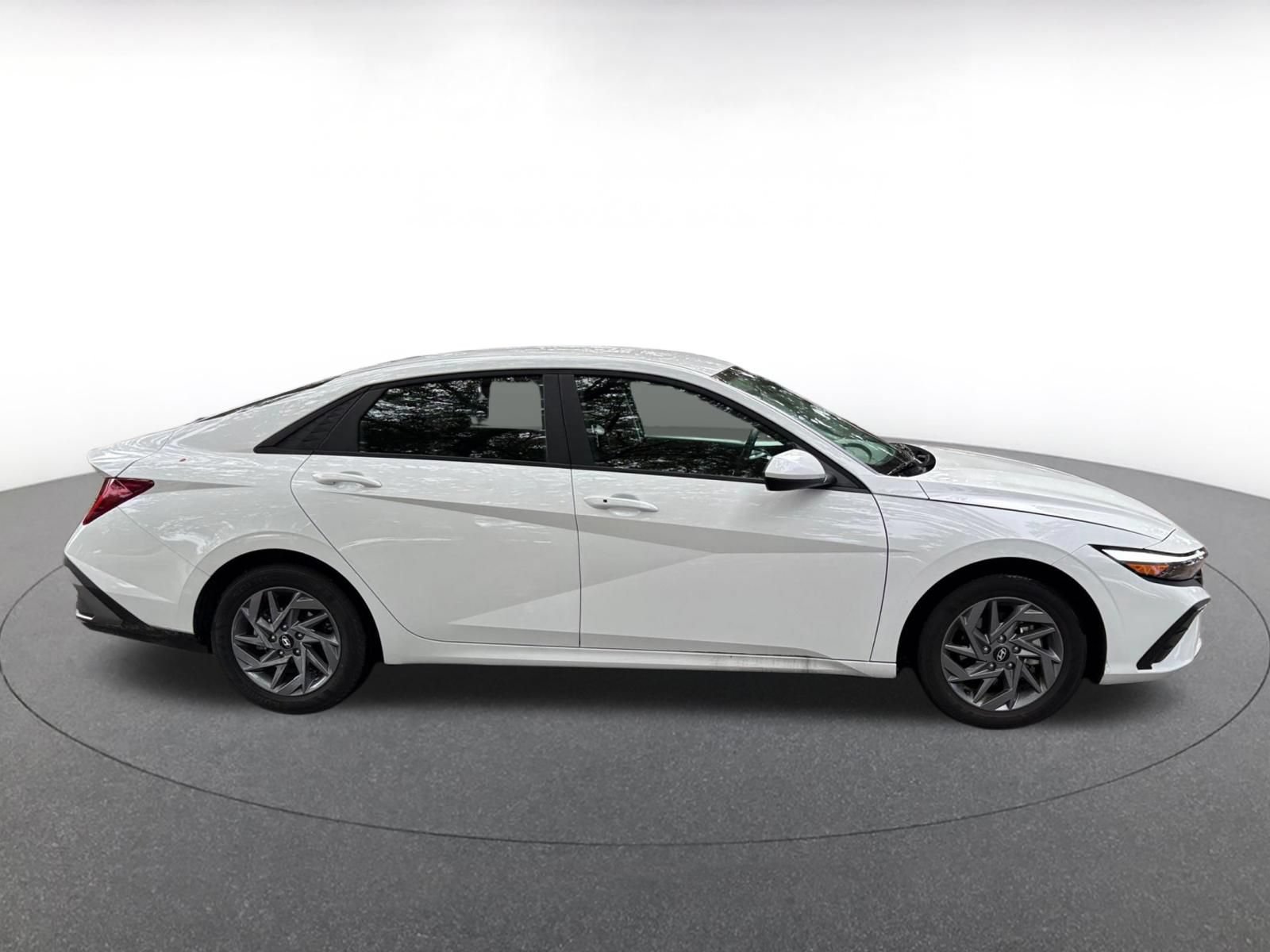 Used 2026 Hyundai Elantra Hybrid FWD image 14
