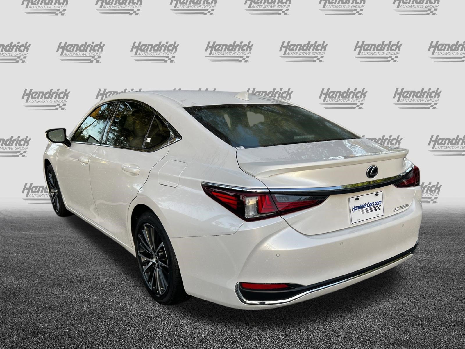 Used 2025 Lexus ES 300h w/ Premium Package image 7