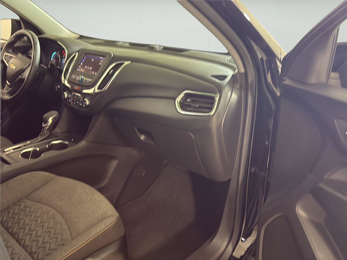 Certified 2024 Chevrolet Equinox LT FWD image 22