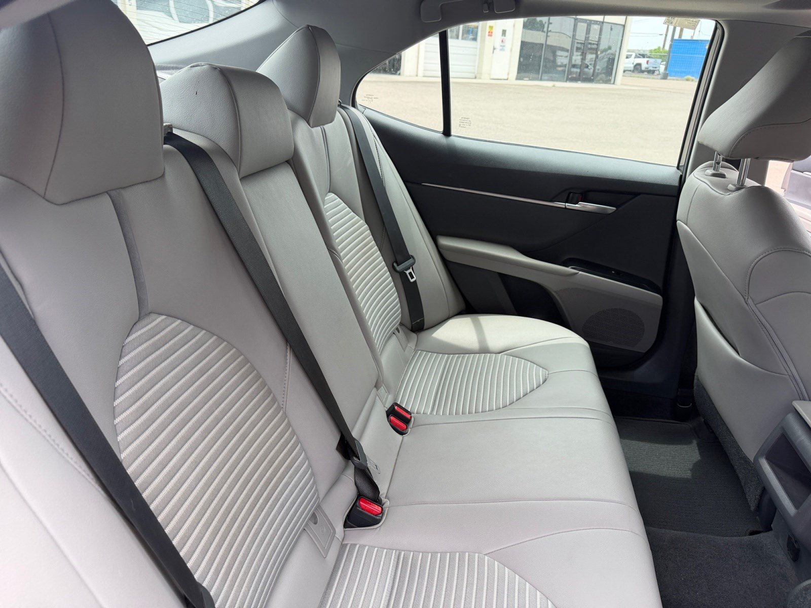 Used 2018 Toyota Camry SE w/ Moonroof Package FWD image 18