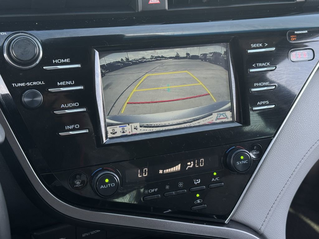 Used 2018 Toyota Camry XLE FWD image 18