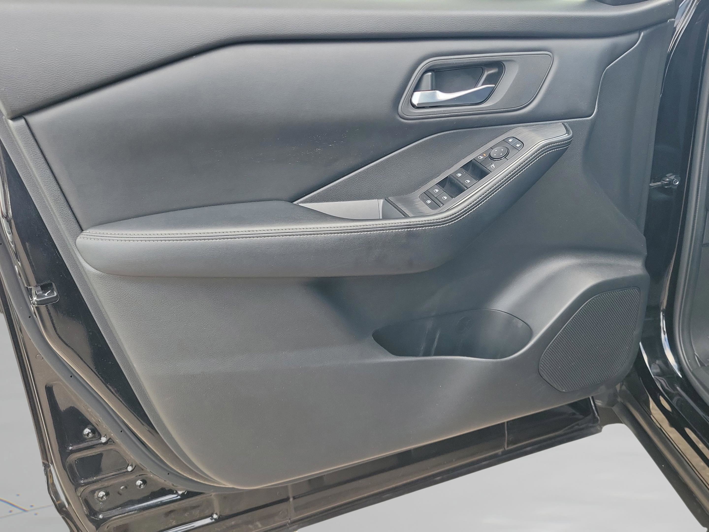 Certified 2024 Nissan Rogue SV image 20