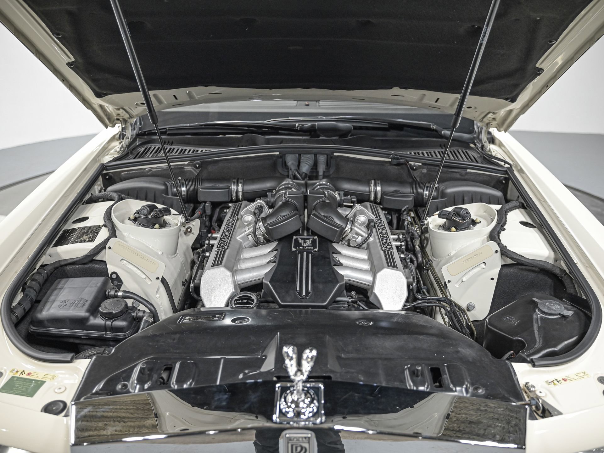 Used 2004 Rolls-Royce Phantom Sedan image 11