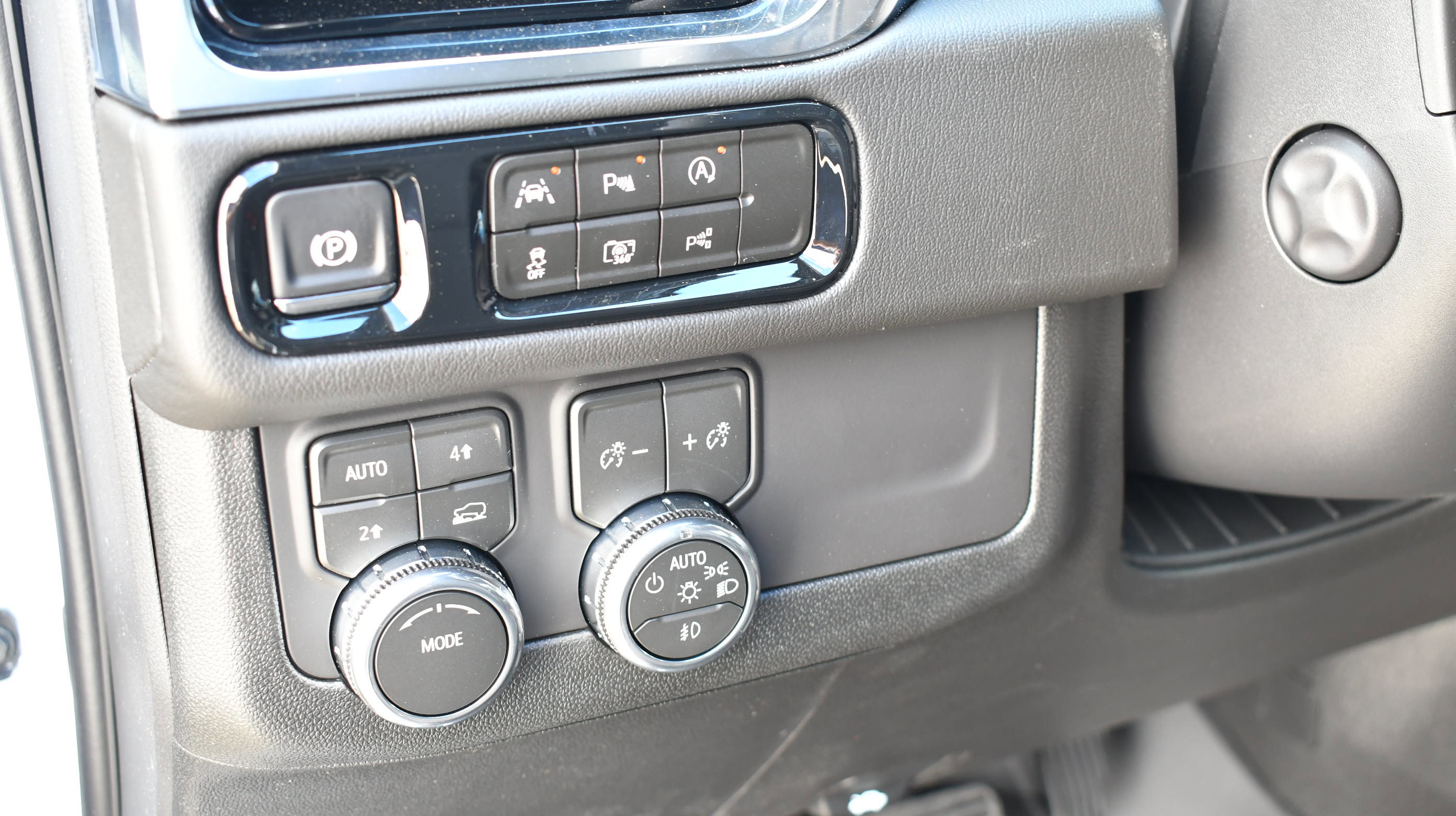 New 2026 GMC Yukon XL Denali AWD/4WD image 17