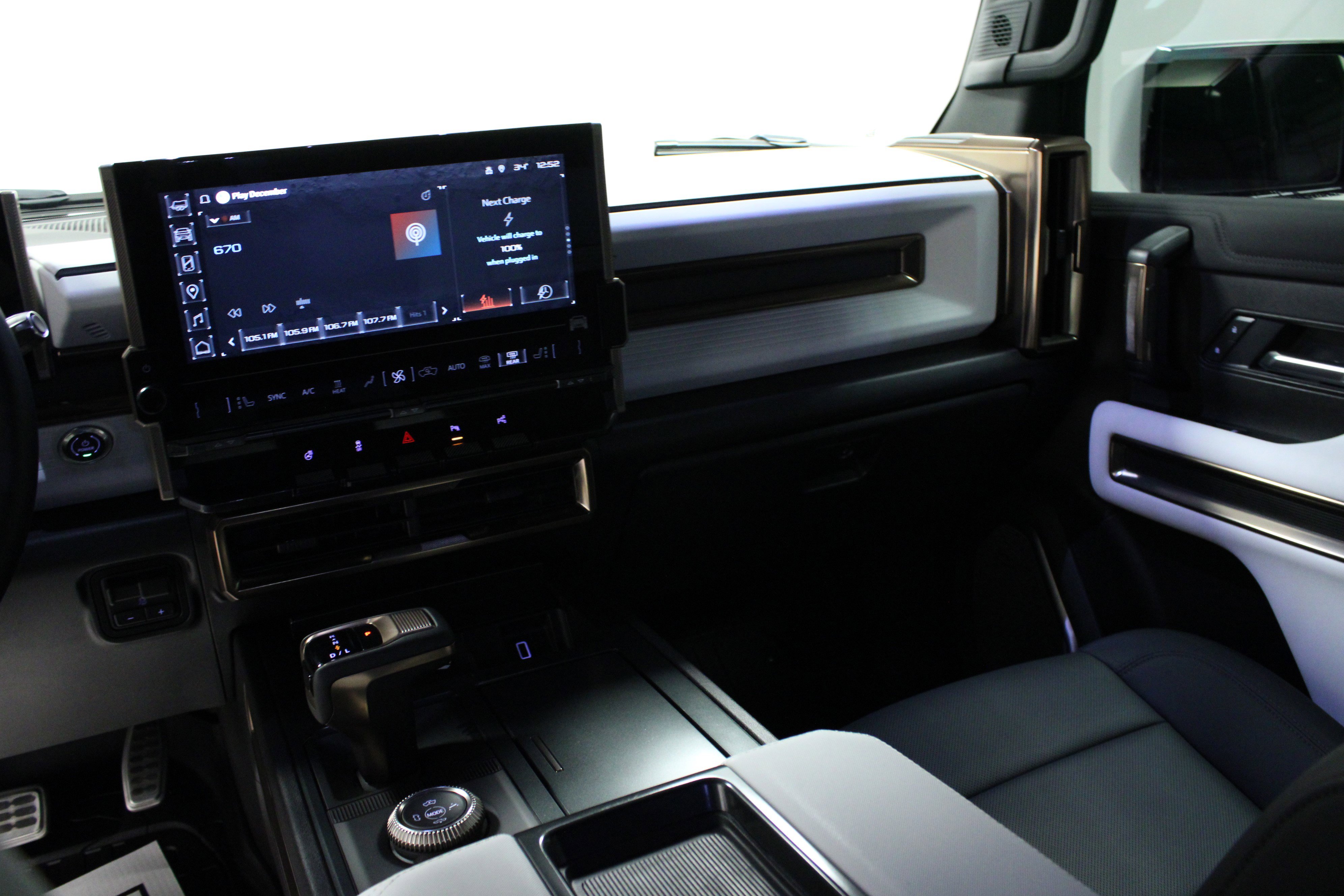 Used 2025 GMC Hummer EV 2X w/ LPO, Sport Package image 19