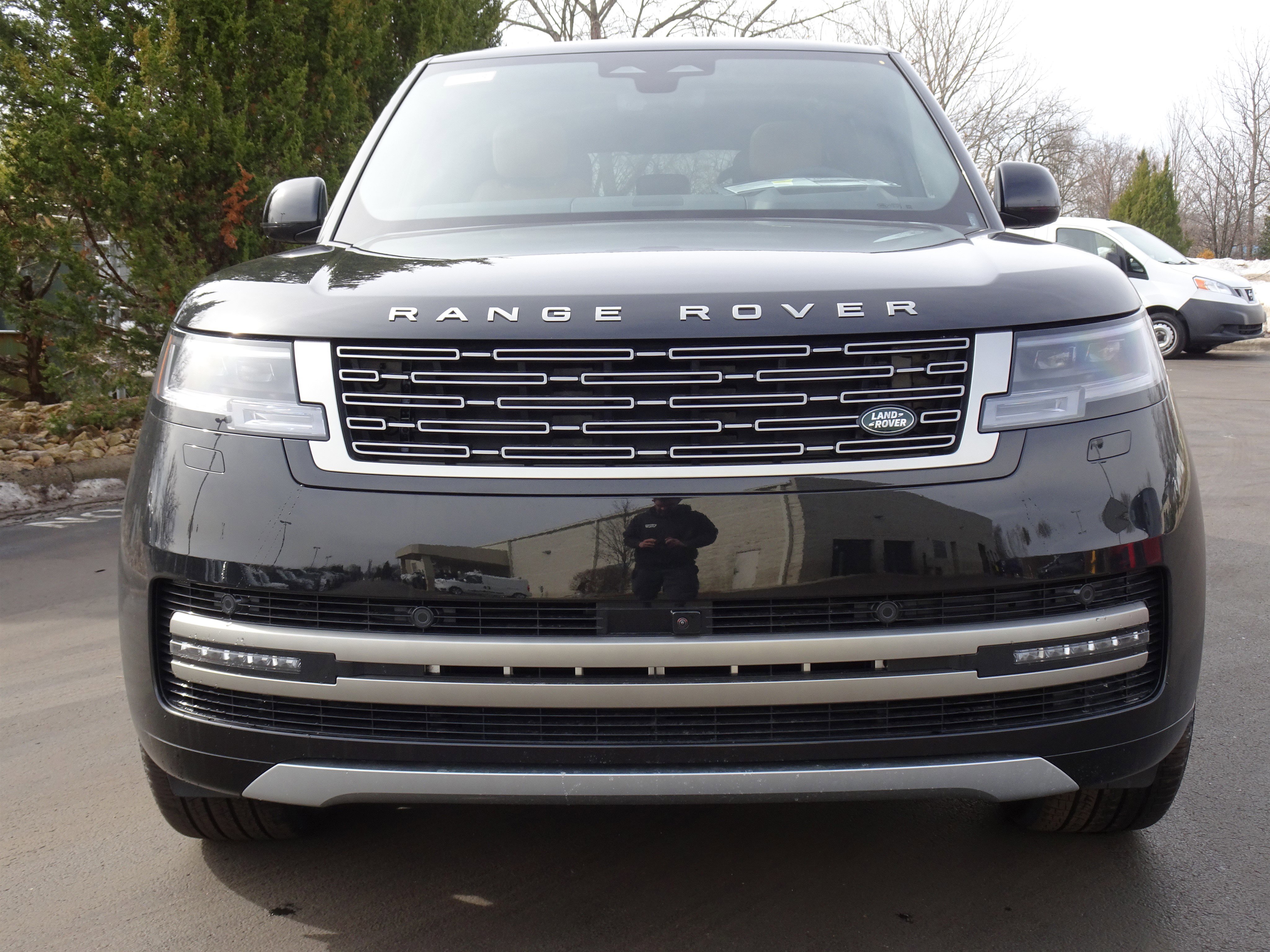 New 2026 Land Rover Range Rover Long Wheelbase SE image 13