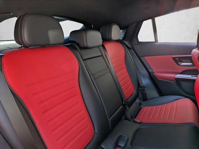Used 2025 Mercedes-Benz GLC 300 4MATIC image 18