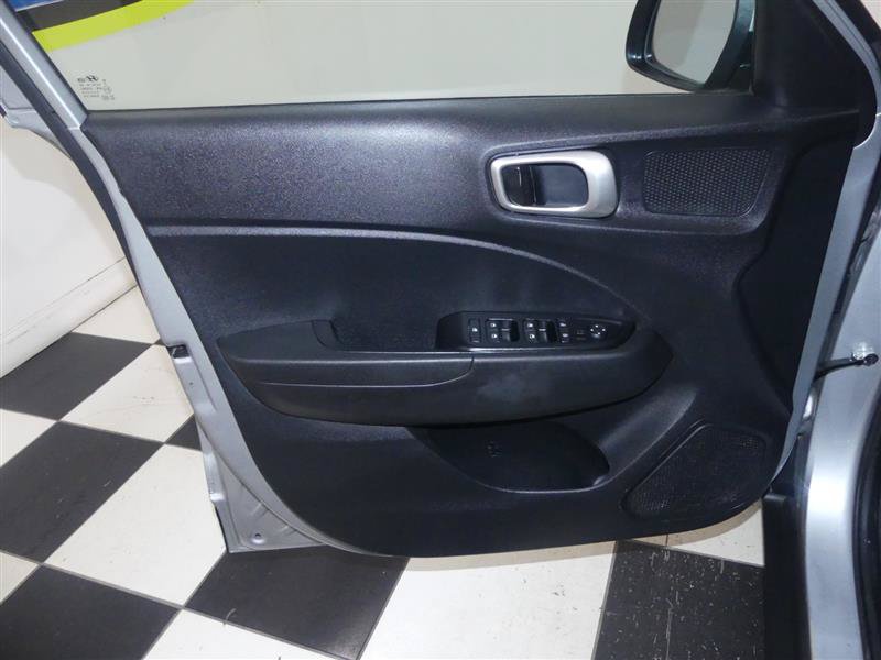 Used 2021 Hyundai Venue SE FWD image 19