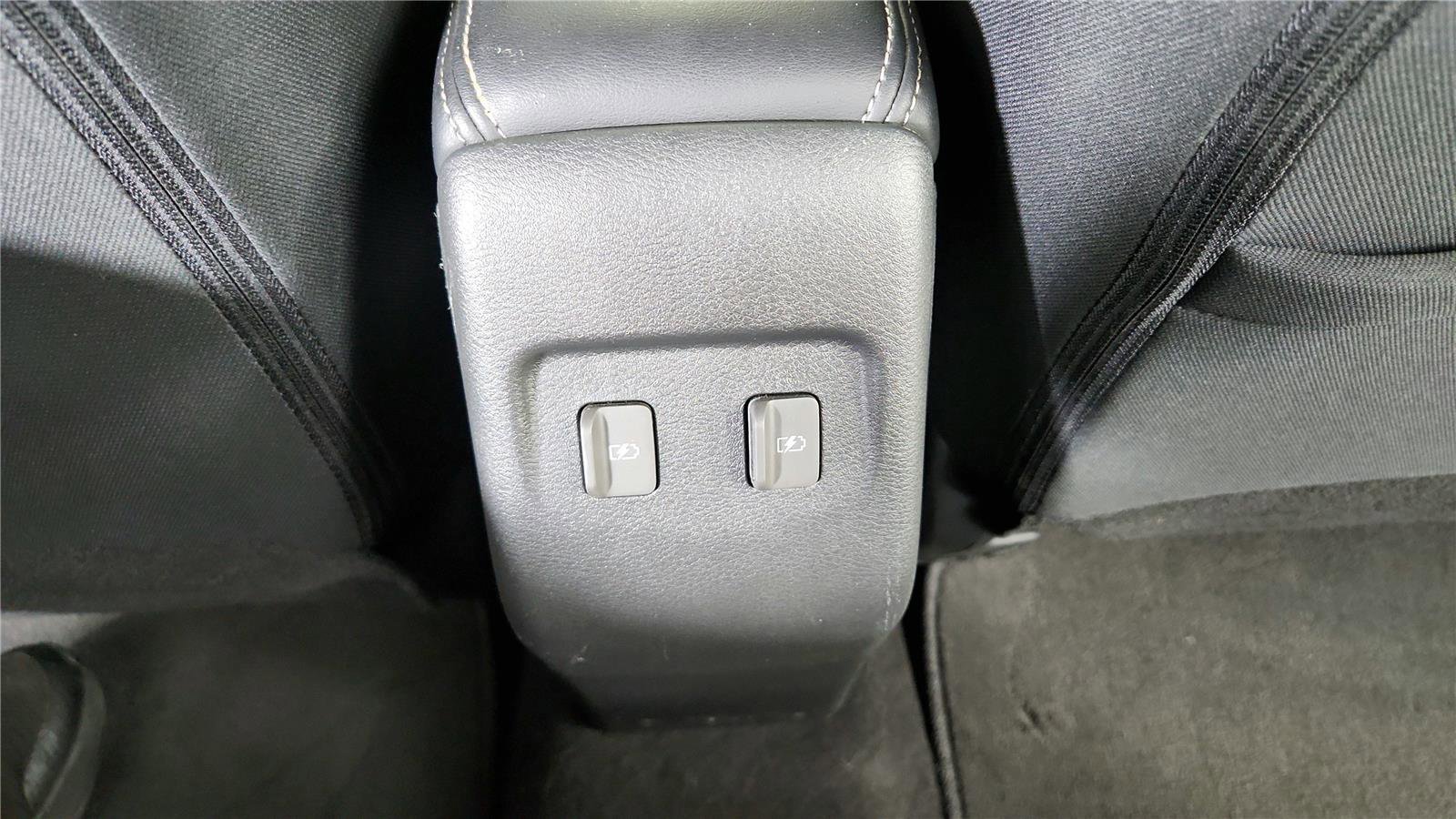 Used 2022 Nissan Kicks SR w/ Interior Electronics Package FWD image 13